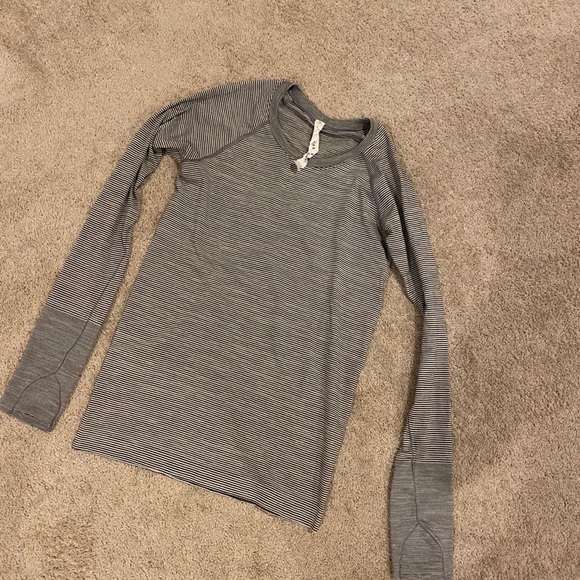 Lululemon long sleeve size 6 - Picture 1 of 3
